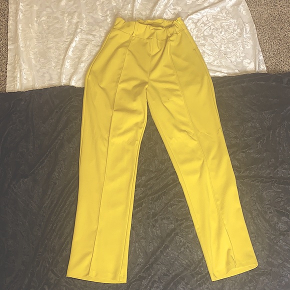 Pants - Cute yellow ankle pants 👖😍